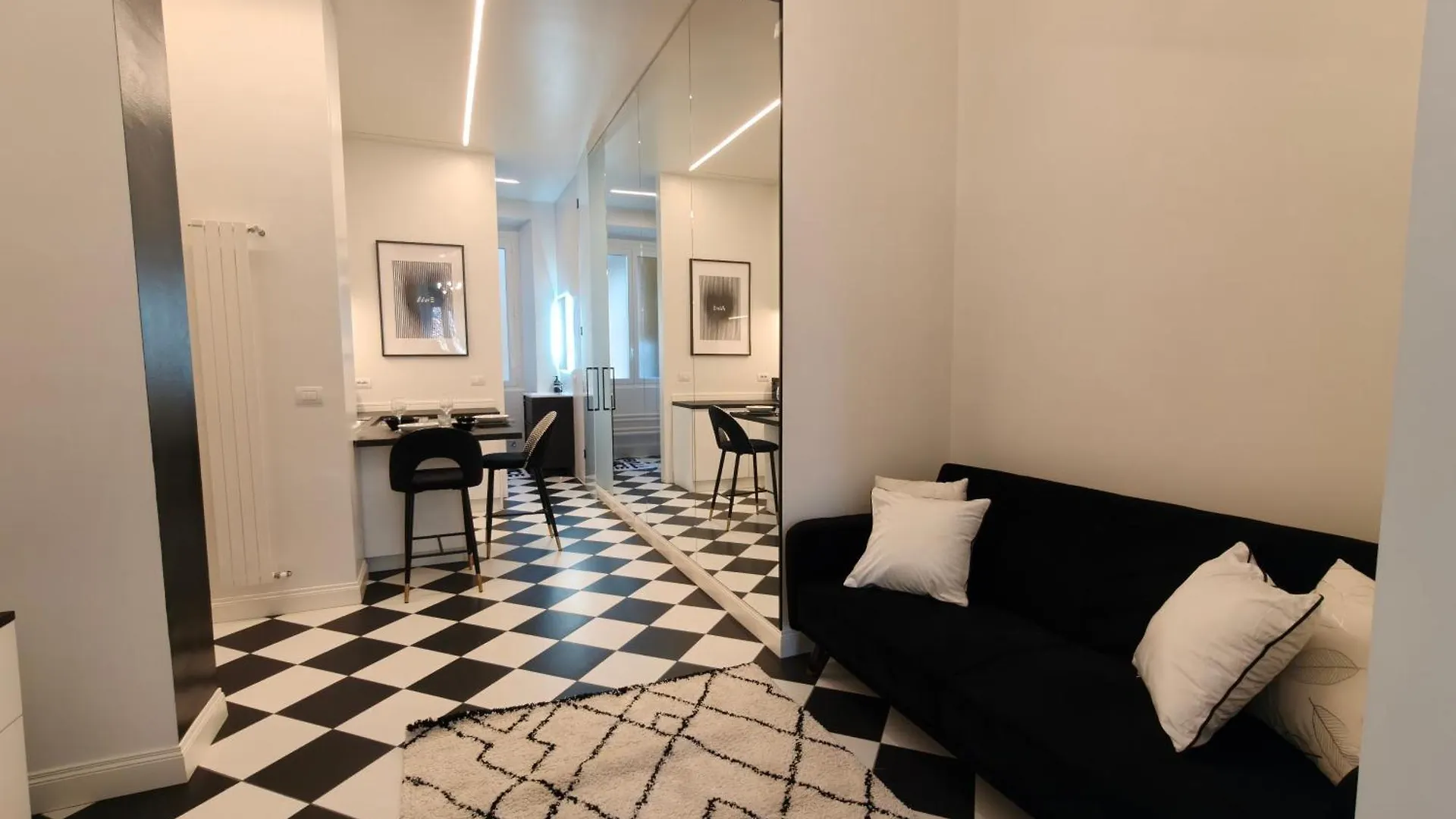 Black And White Apartment In Milan Downtown With Ac, Wifi And Subway M1 M2 Airoport Connected, Central Station