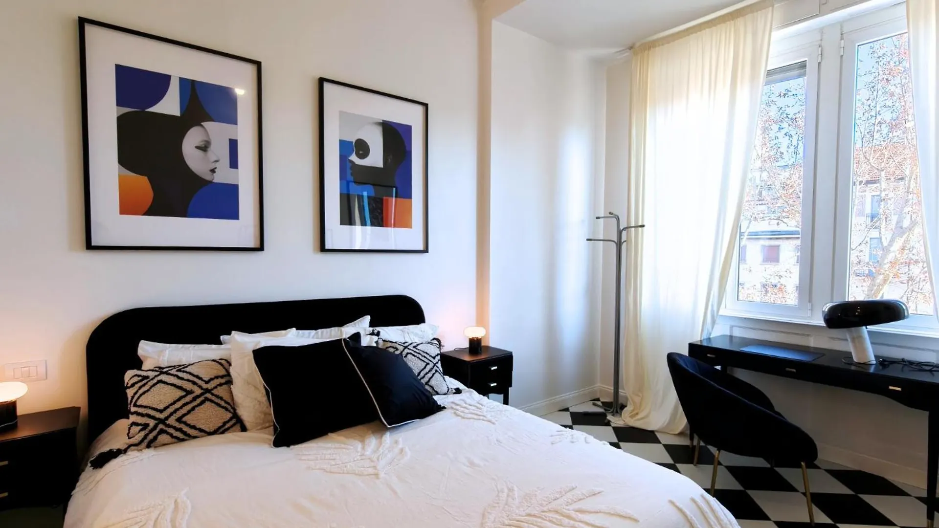 Black And White Apartment In Milan Downtown With Ac, Wifi And Subway M1 M2 Airoport Connected, Central Station 0*,  Italy