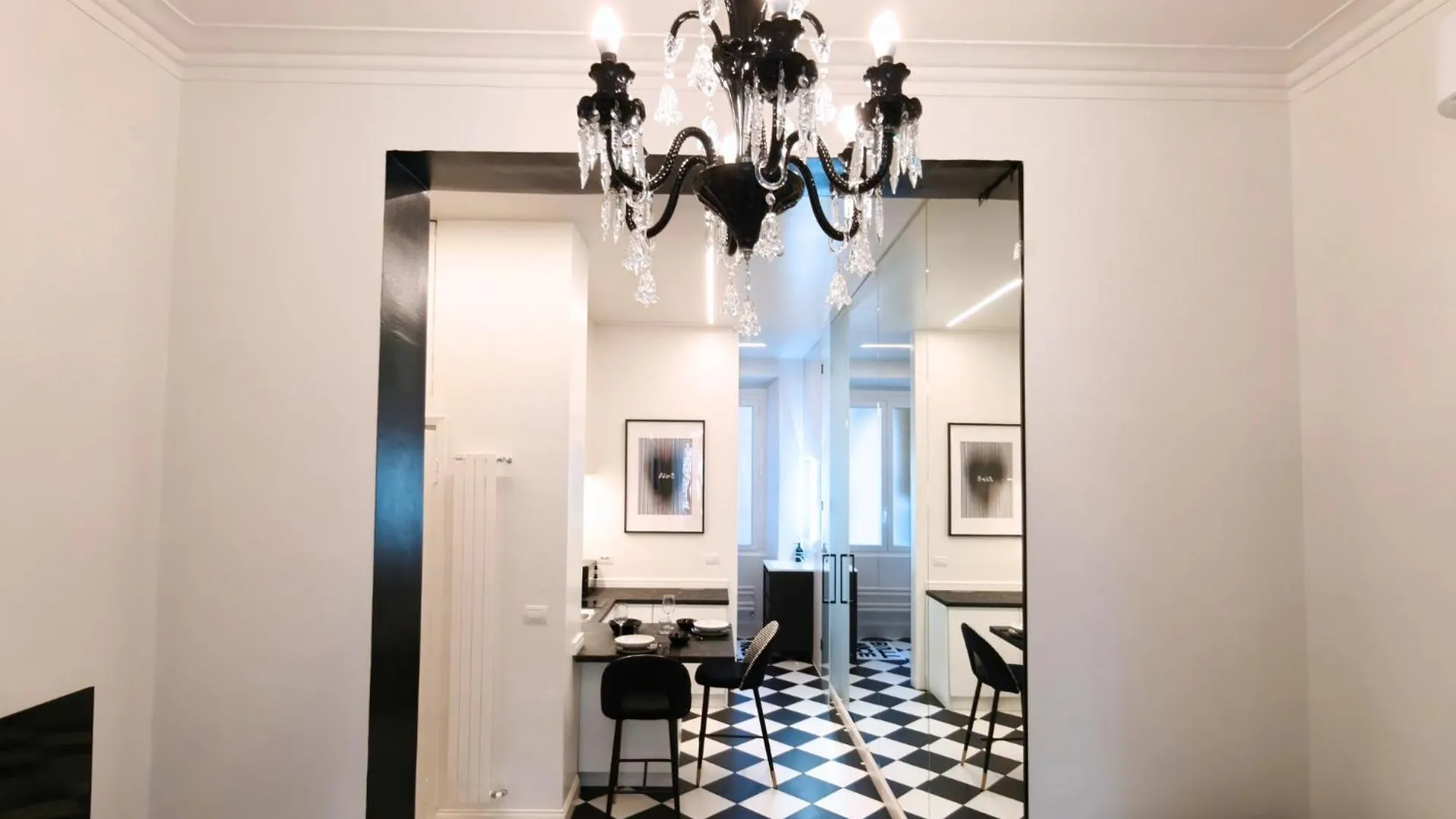 Black And White Apartment In Milan Downtown With Ac, Wifi And Subway M1 M2 Airoport Connected, Central Station