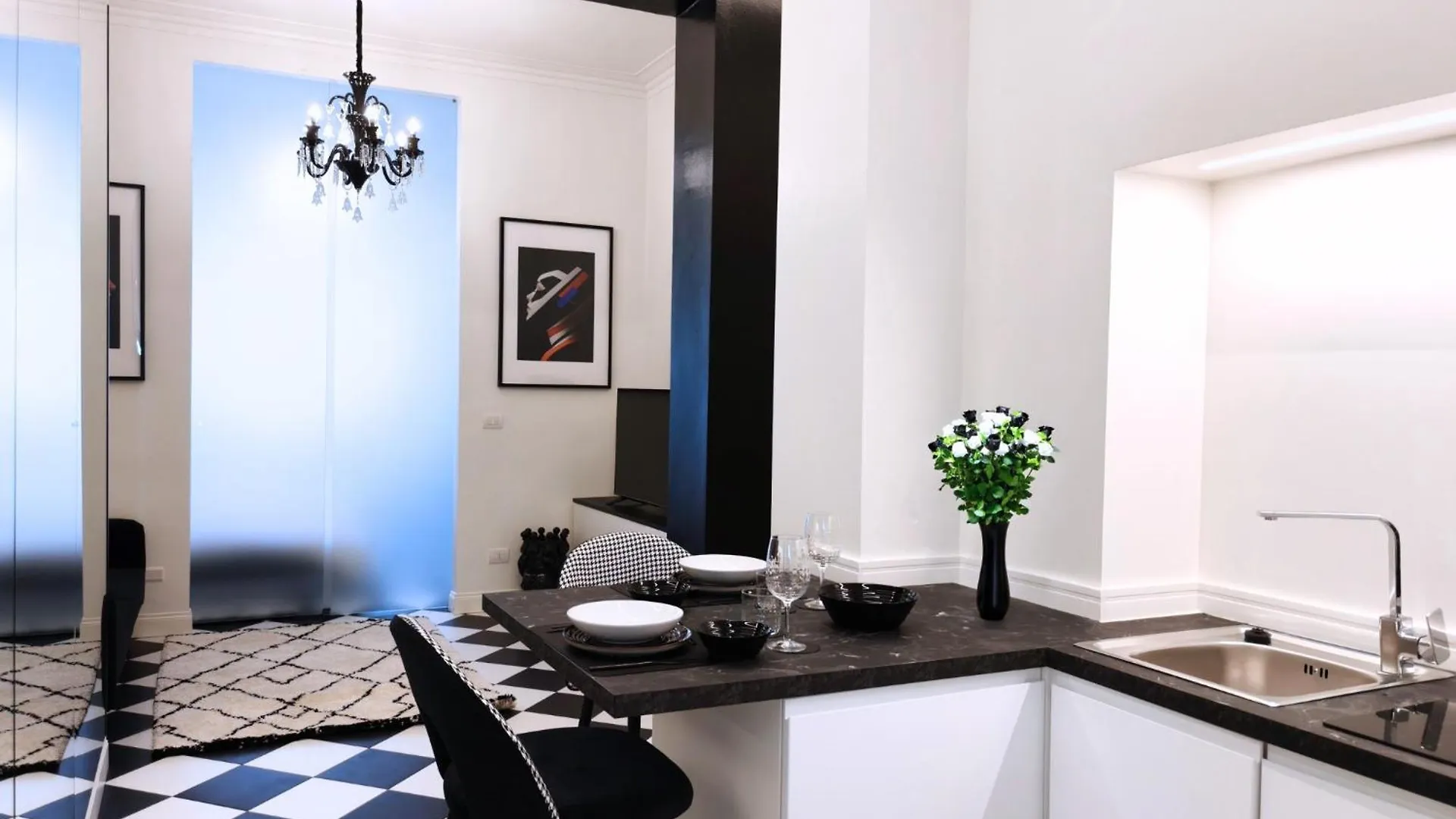 Black And White Apartment In Milan Downtown With Ac, Wifi And Subway M1 M2 Airoport Connected, Central Station Italy